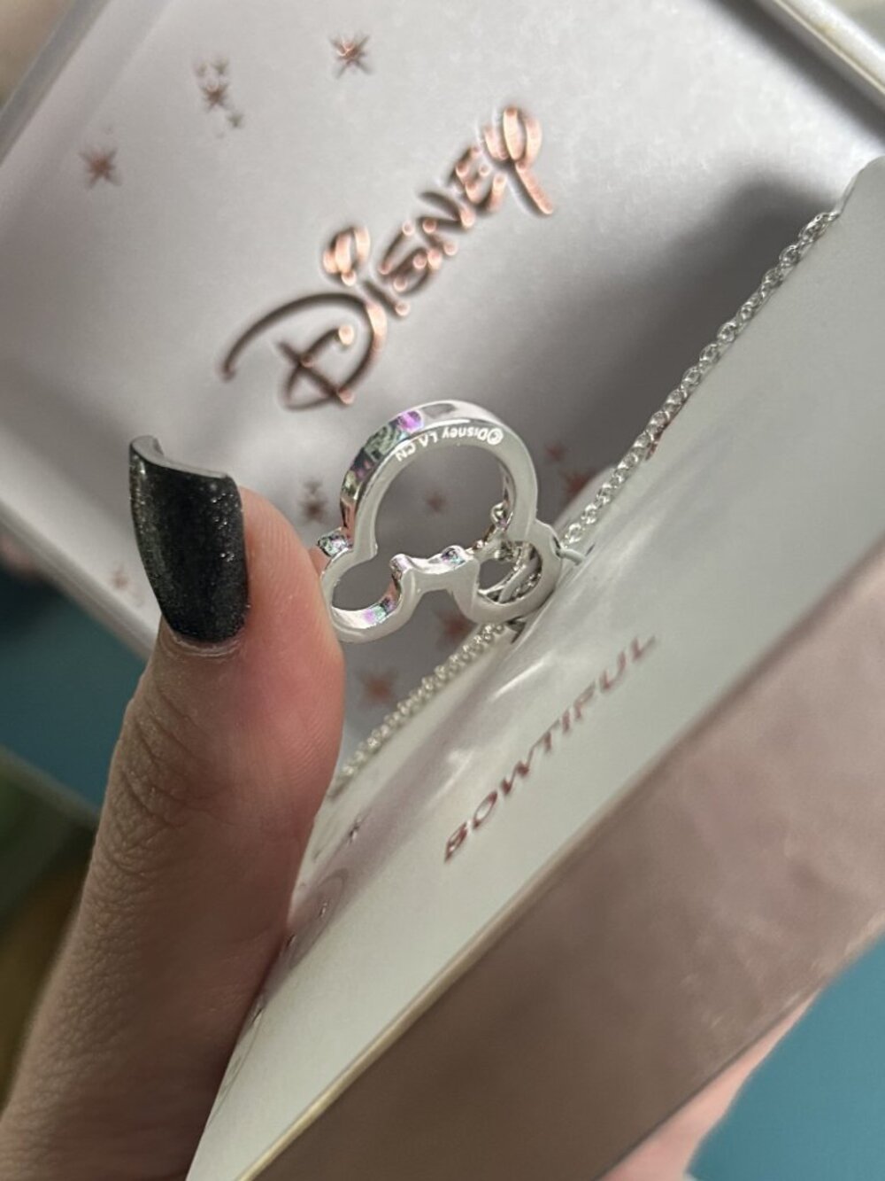 Disney Minnie Mouse Bowtiful Crystal Pendant Necklace NWT - Picture 3 of 3